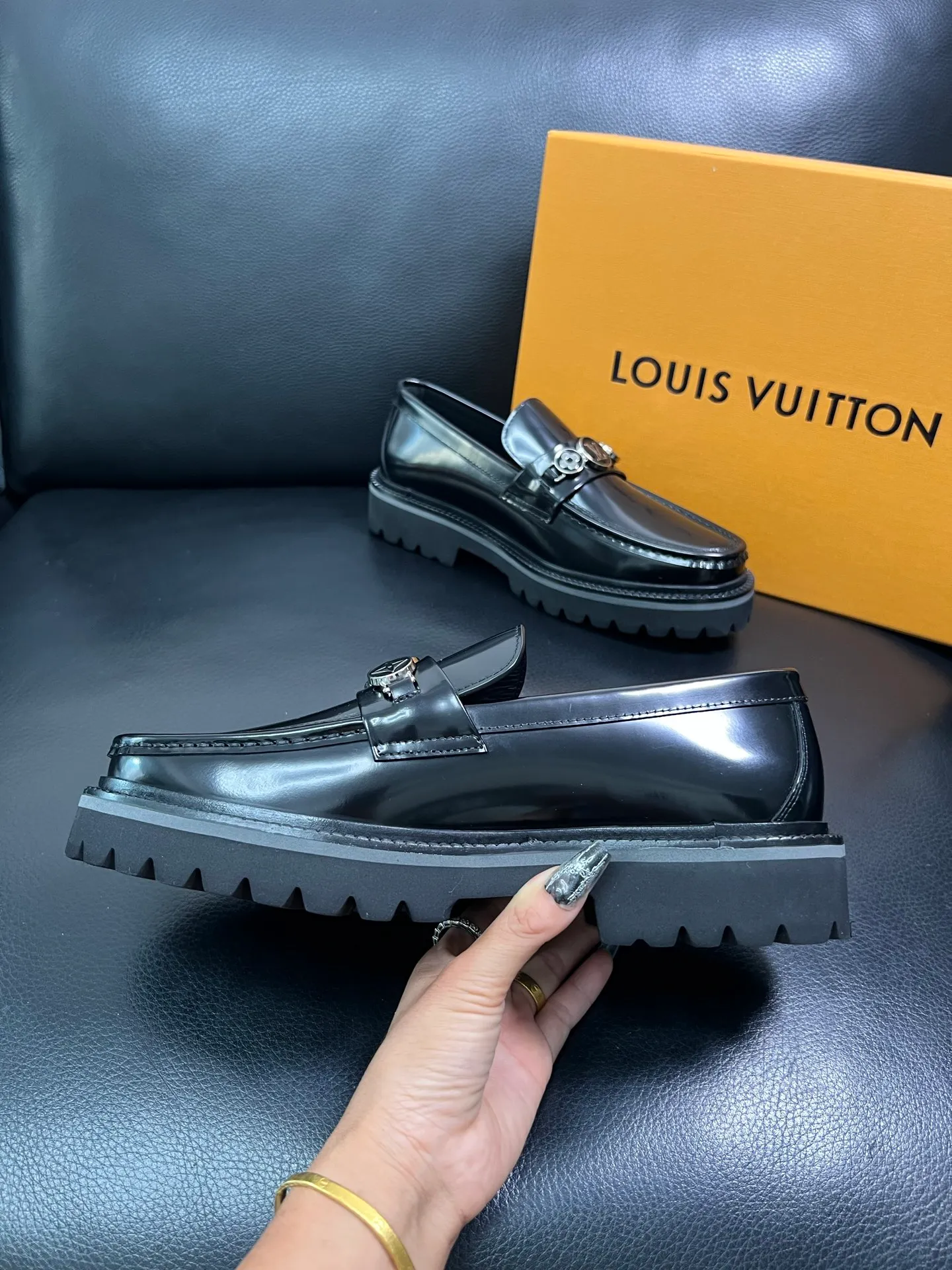 Men's shoes 💰780 Lv top purchasing Louis Vuitton leather shoes counter synchronization, uppers imported from Italy, imported water-dyed cowhide lining, soles: original soles specially provided by the original factory, original factory follow-up goods, high quality, welcome to compare, code number 38-44 (customized 45) 85842